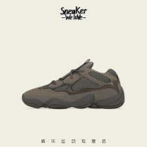 yeezy热搜狂飙500坎爷寻求新金主却别品牌方一脚踢出大门