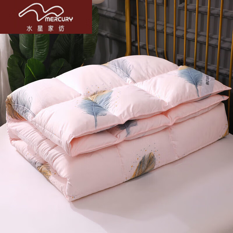 蚕丝被与羽绒被温暖与舒适的博弈推荐多种蚕丝被与羽绒被