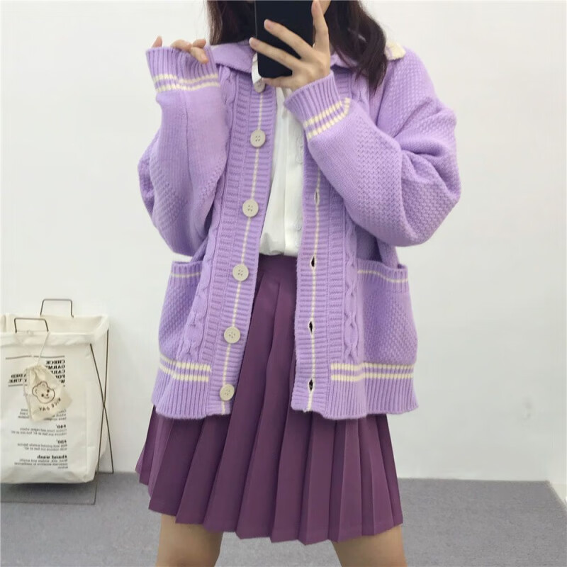 优雅紫韵内搭之道女士紫色开衫毛衣的完美配色指南