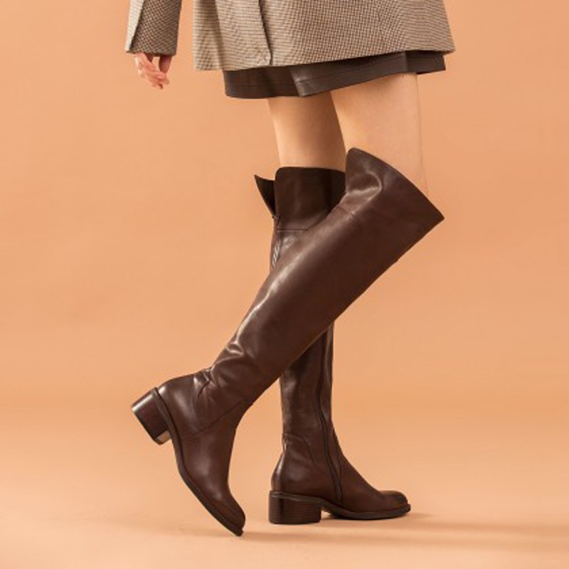 大腿靴的时尚搭配秘籍和款式选择